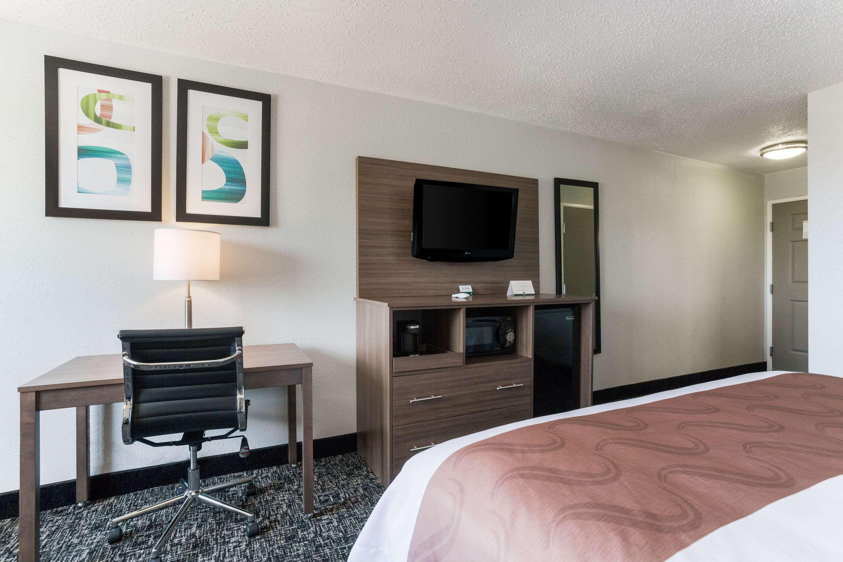 Quality Inn & Suites Ferdinand Exterior photo