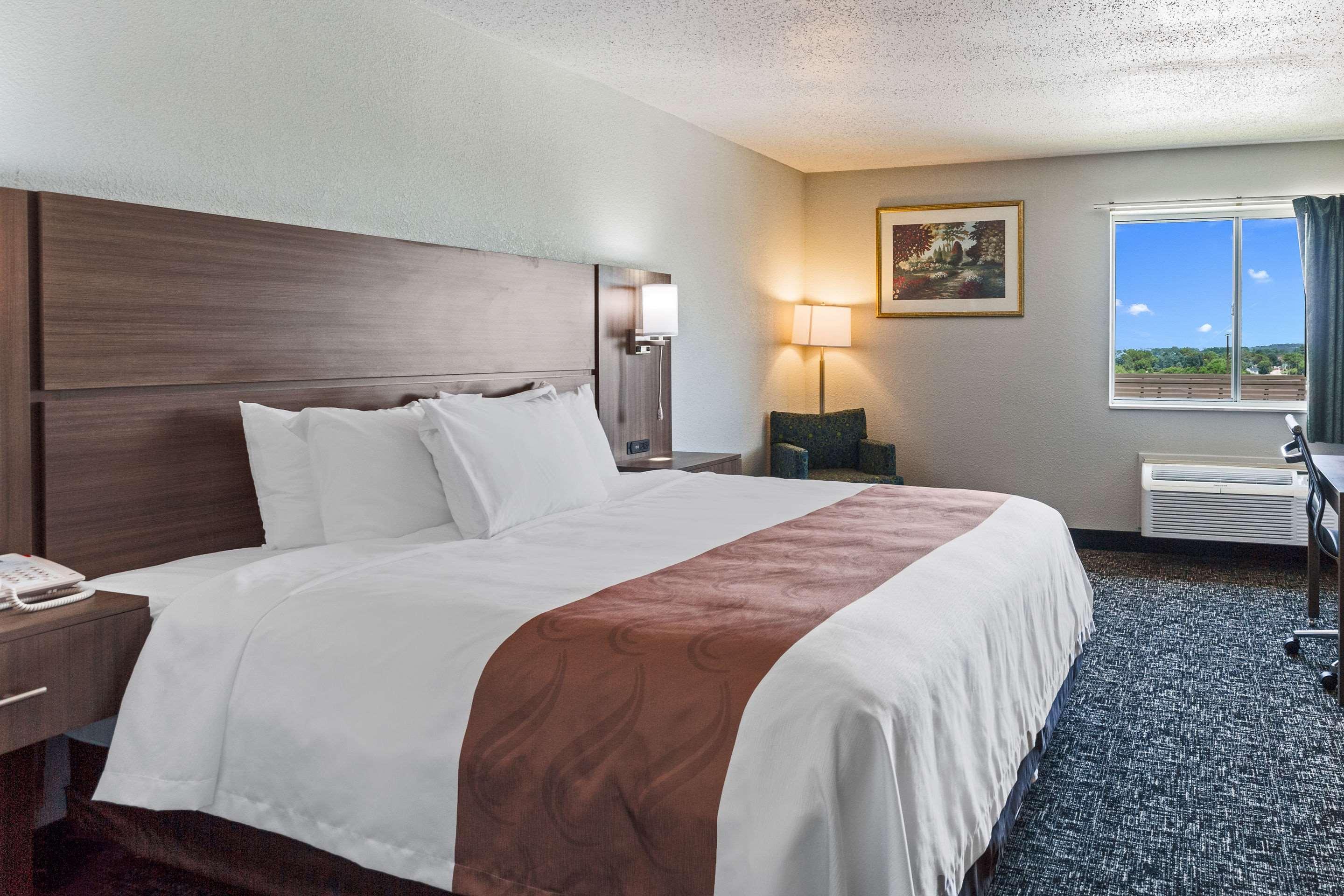 Quality Inn & Suites Ferdinand Exterior photo
