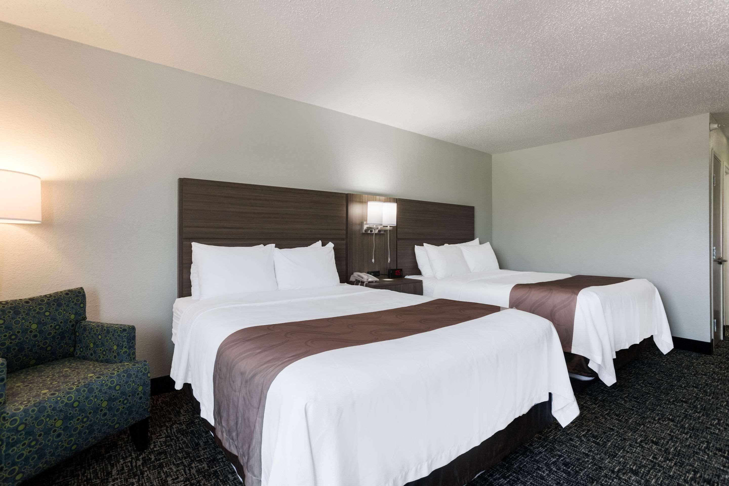 Quality Inn & Suites Ferdinand Exterior photo