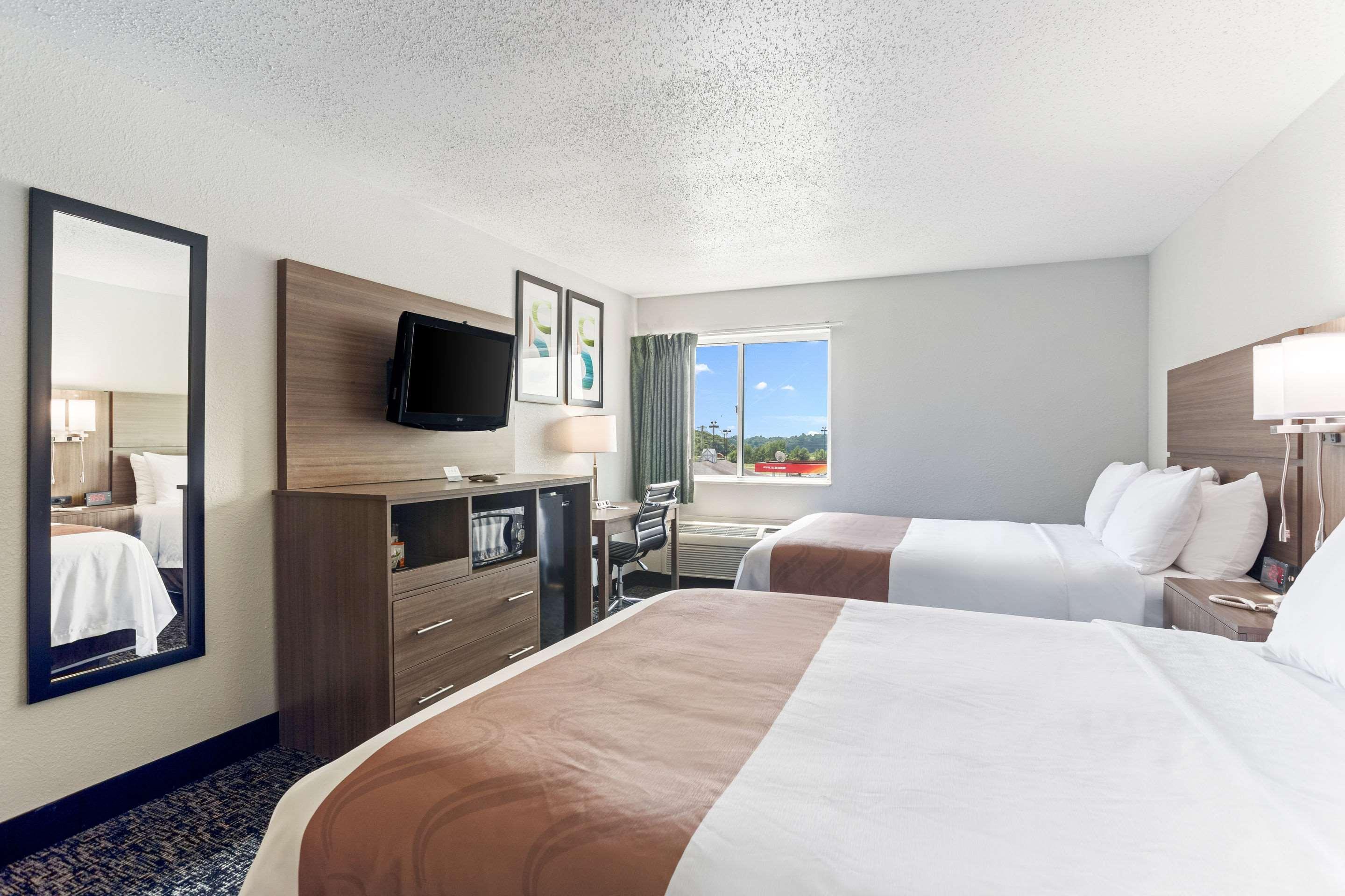 Quality Inn & Suites Ferdinand Exterior photo