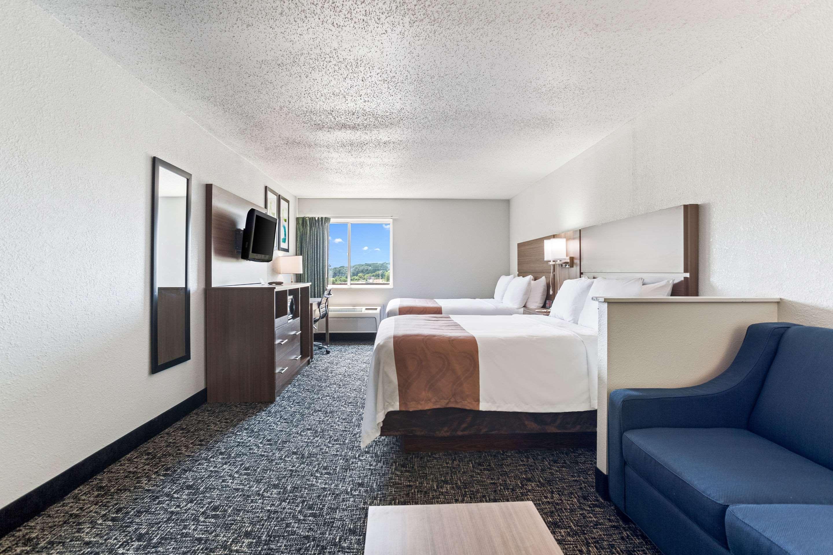 Quality Inn & Suites Ferdinand Exterior photo