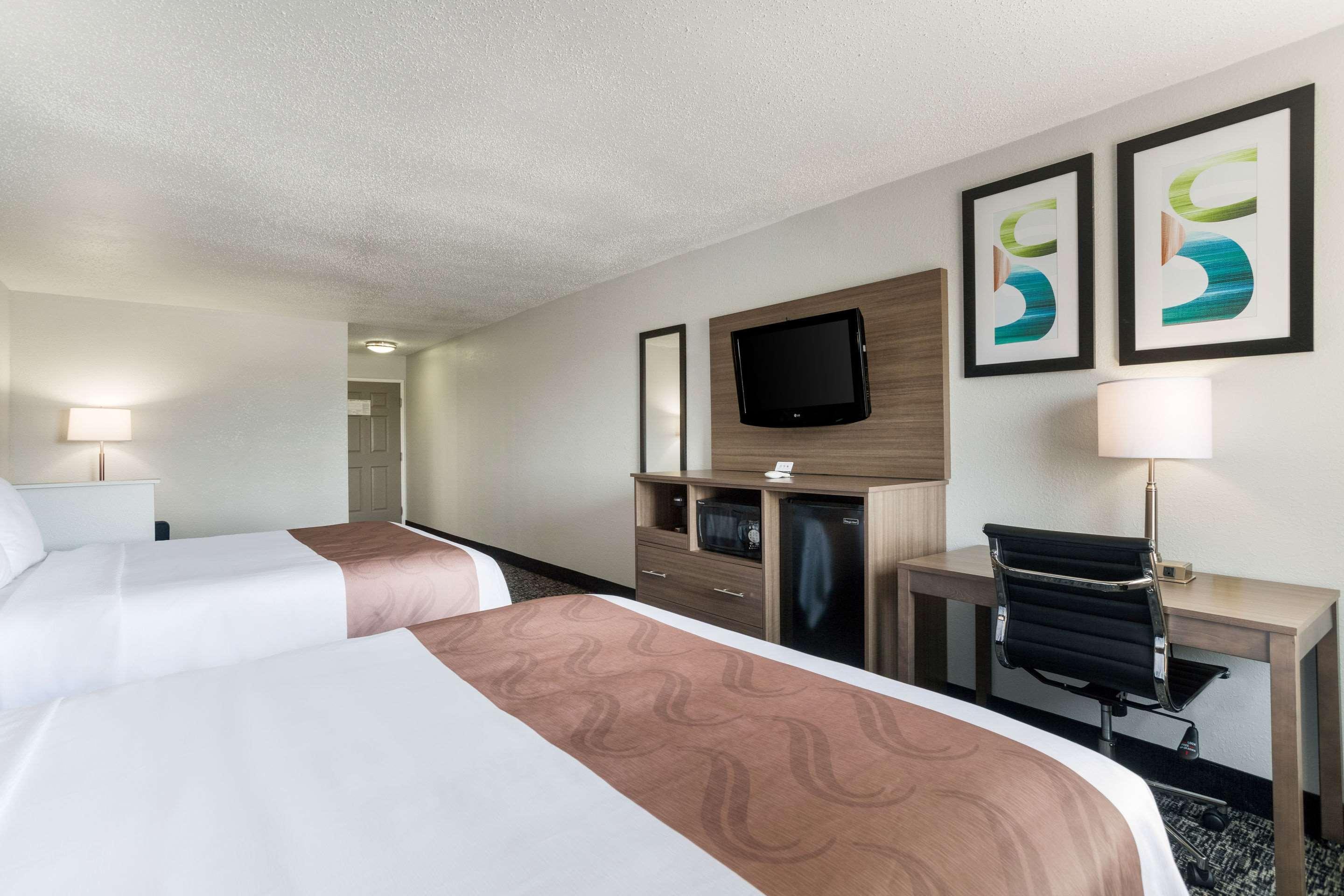 Quality Inn & Suites Ferdinand Exterior photo