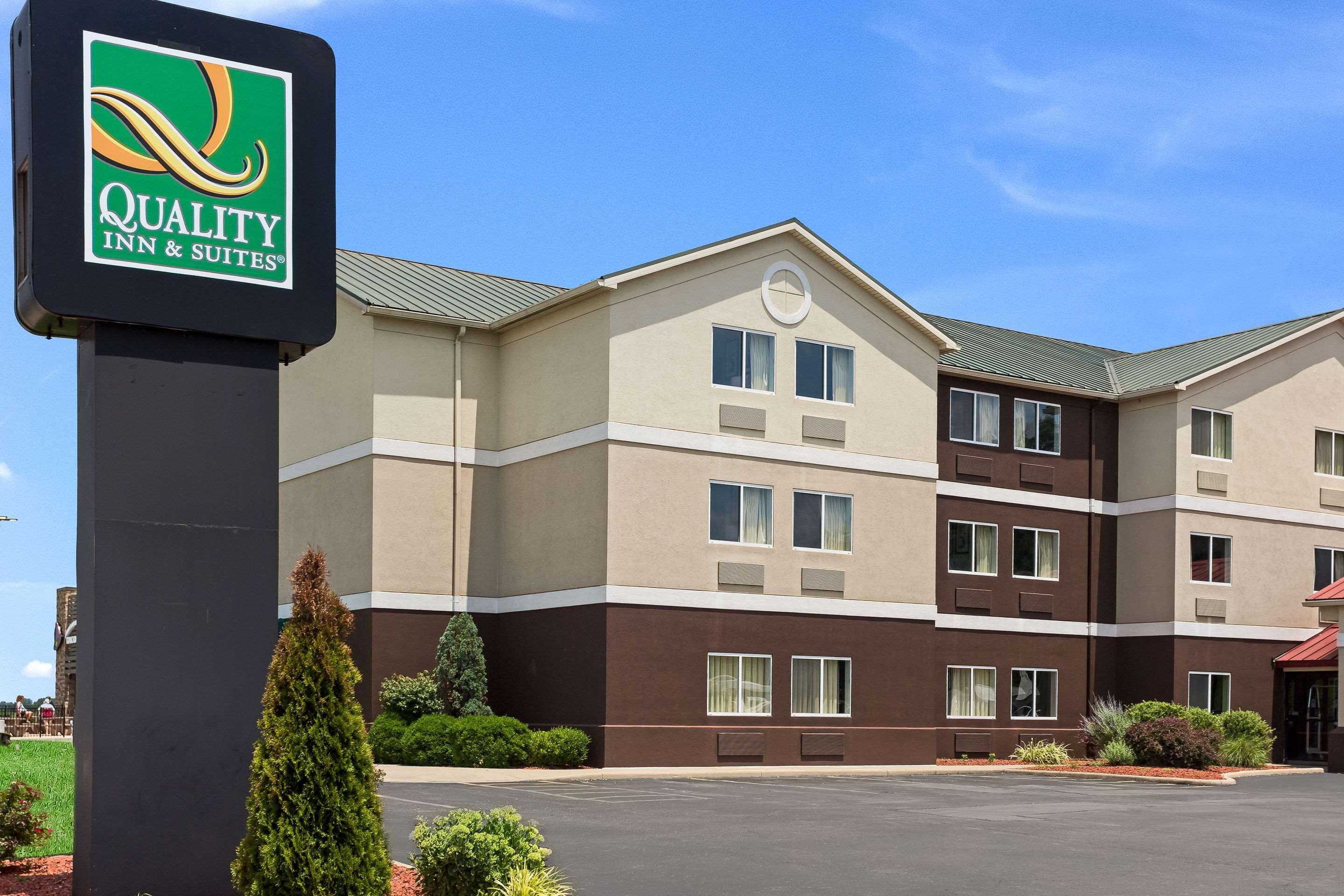 Quality Inn & Suites Ferdinand Exterior photo