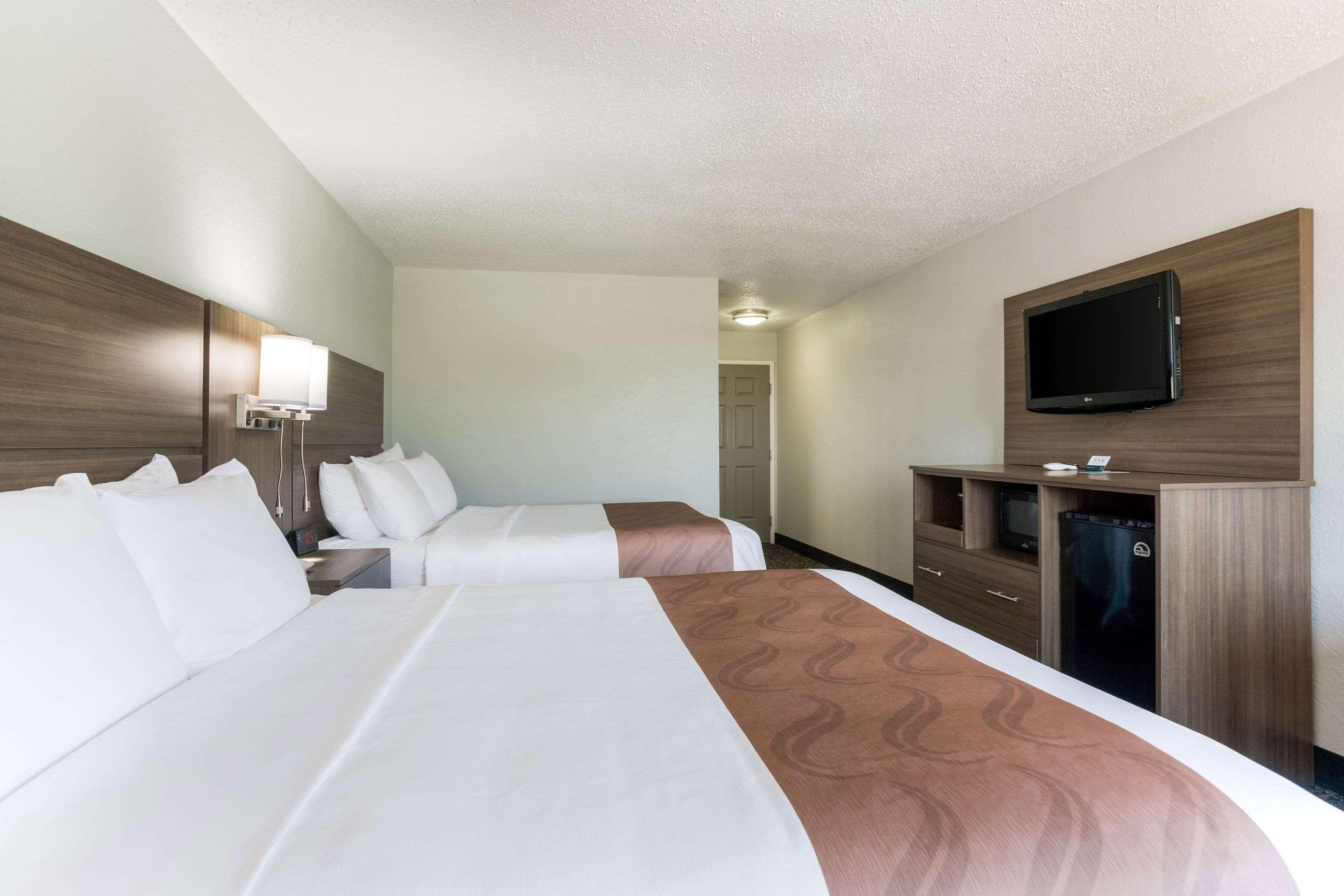 Quality Inn & Suites Ferdinand Exterior photo