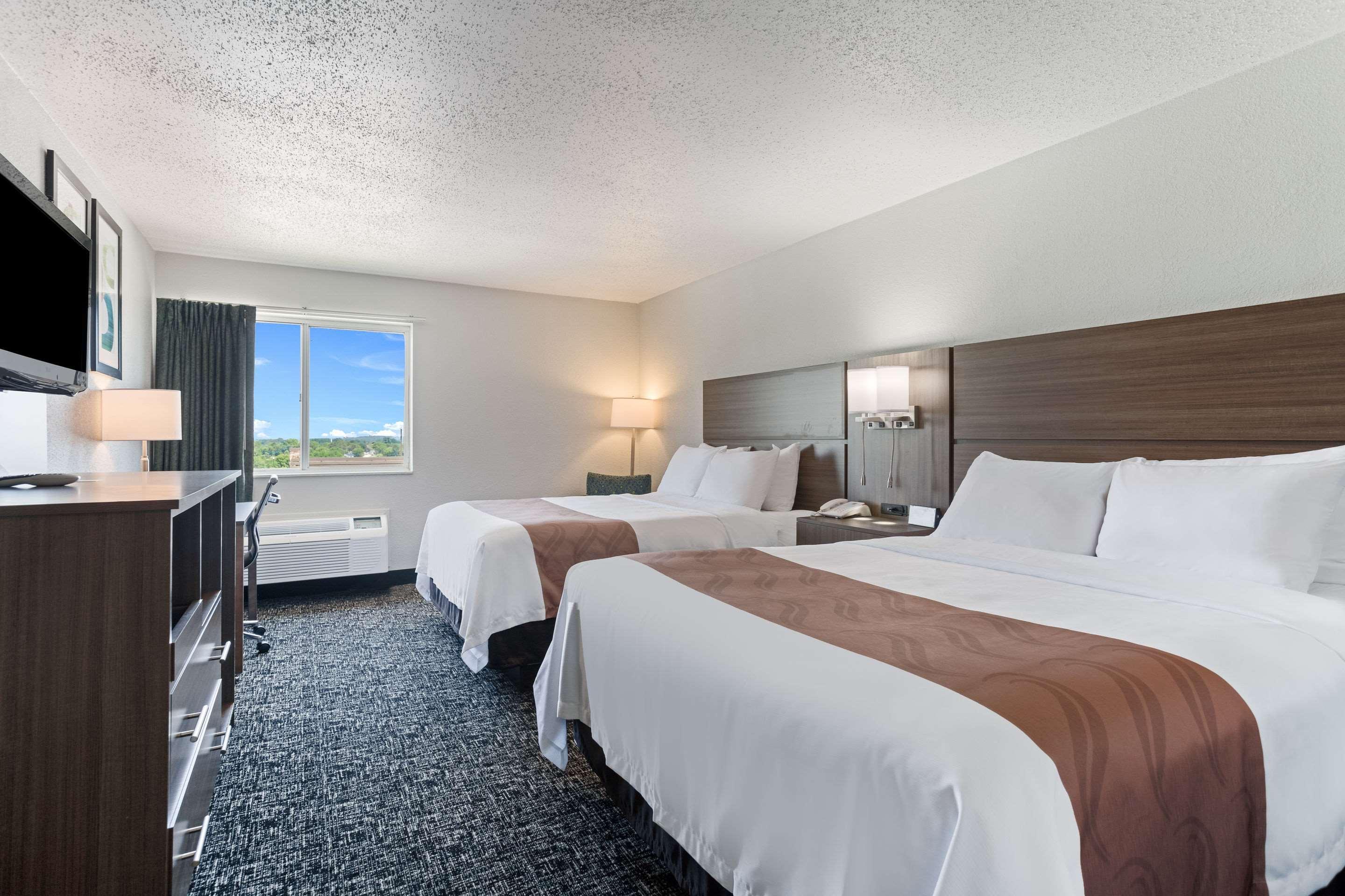 Quality Inn & Suites Ferdinand Exterior photo
