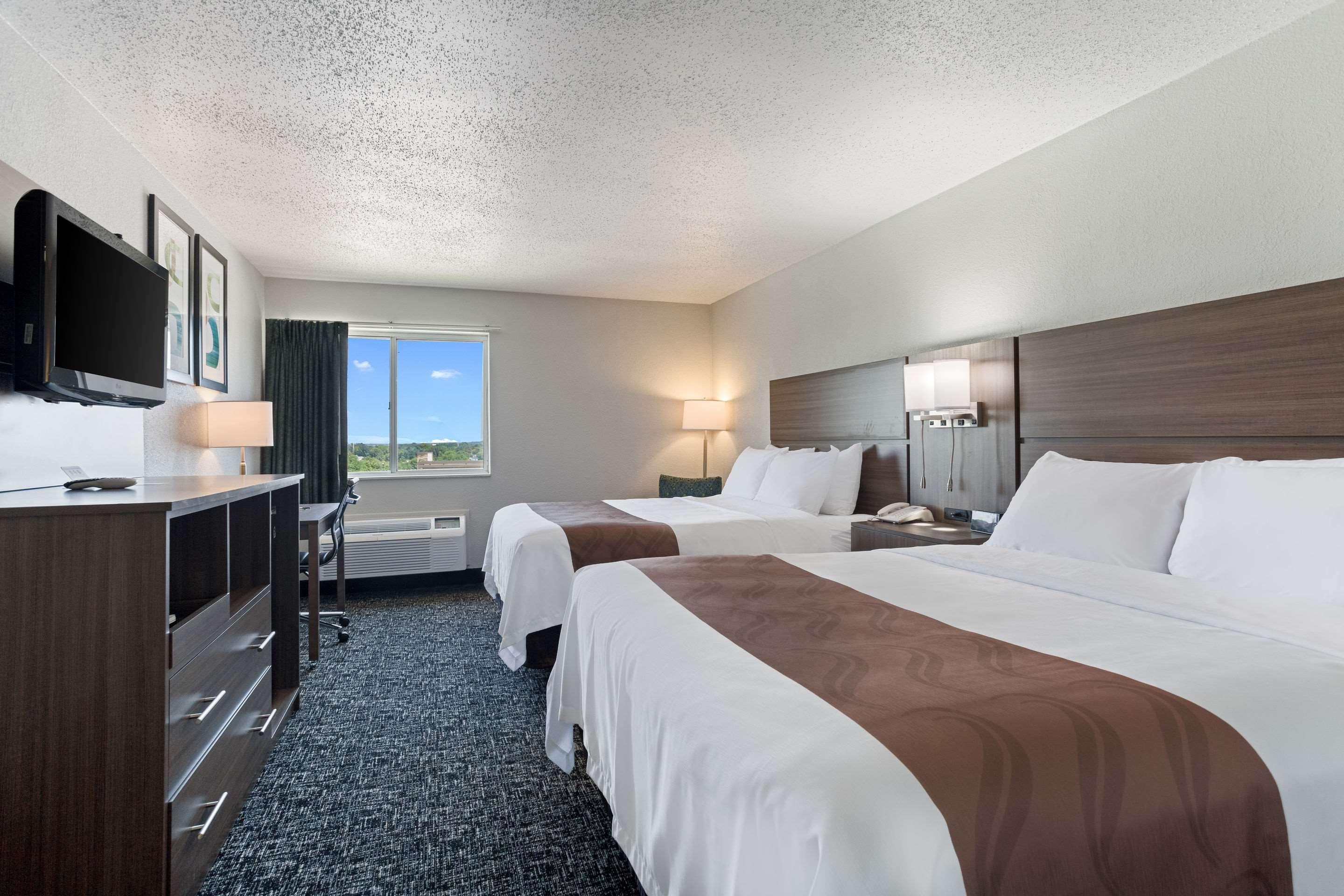 Quality Inn & Suites Ferdinand Exterior photo