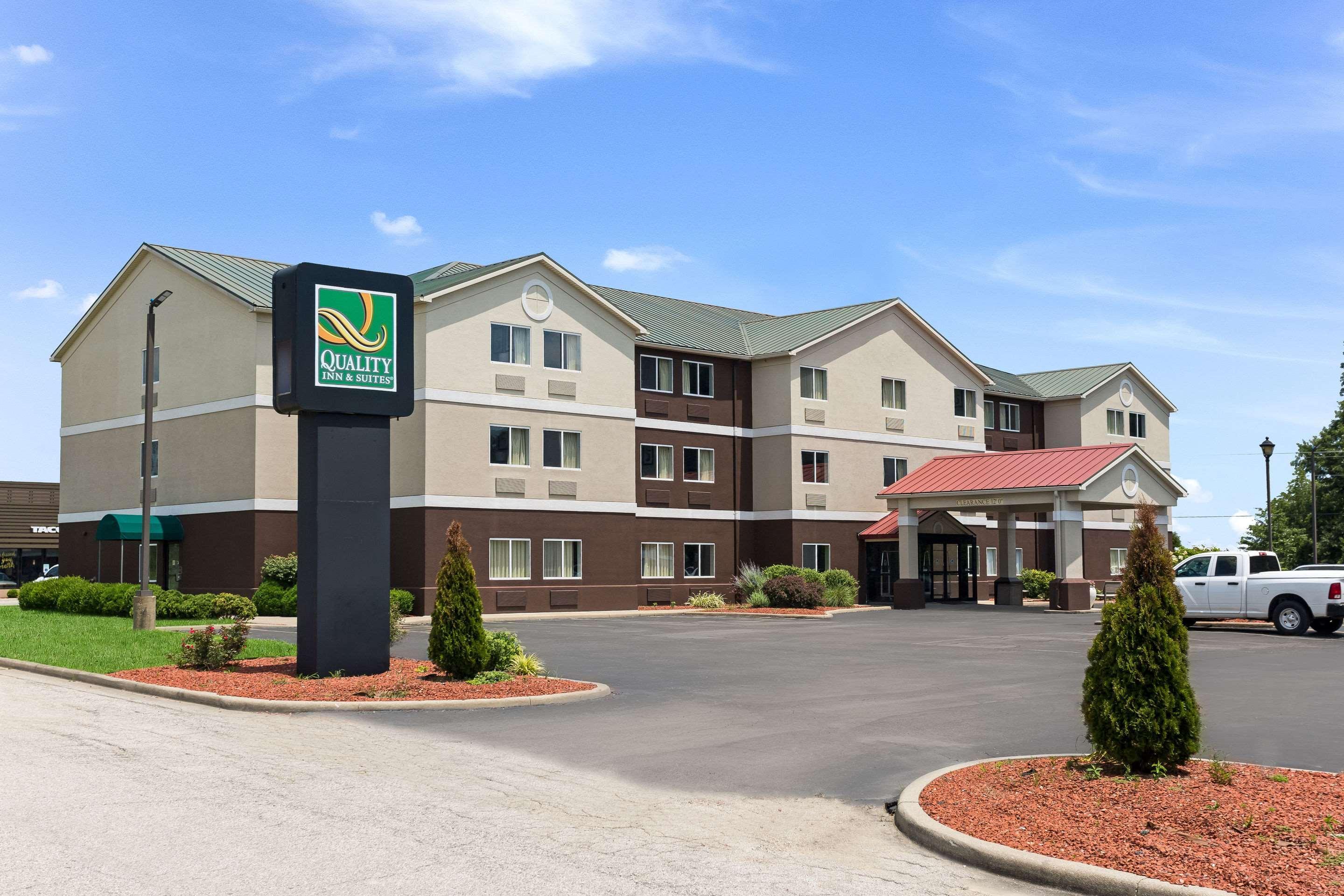 Quality Inn & Suites Ferdinand Exterior photo