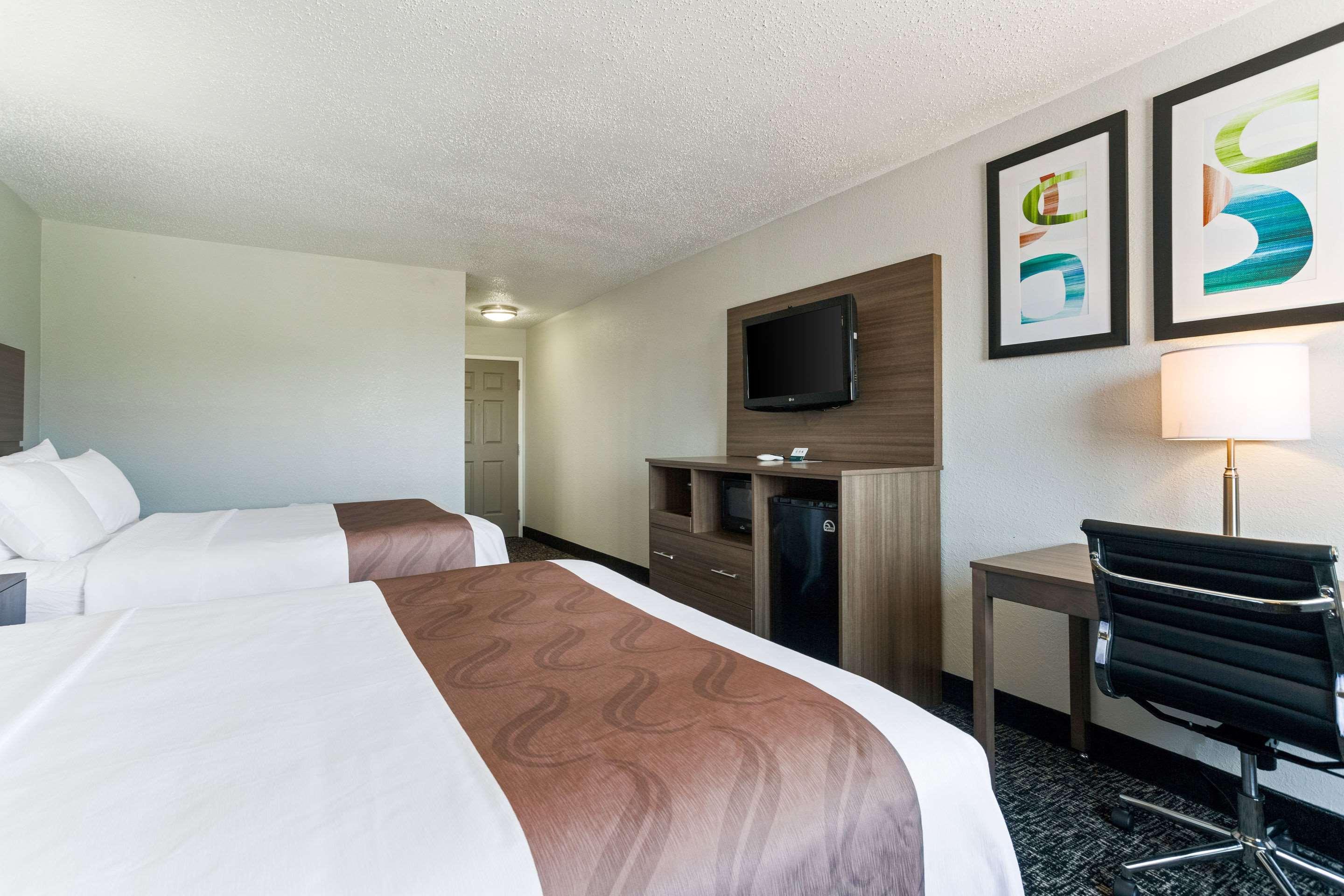 Quality Inn & Suites Ferdinand Exterior photo
