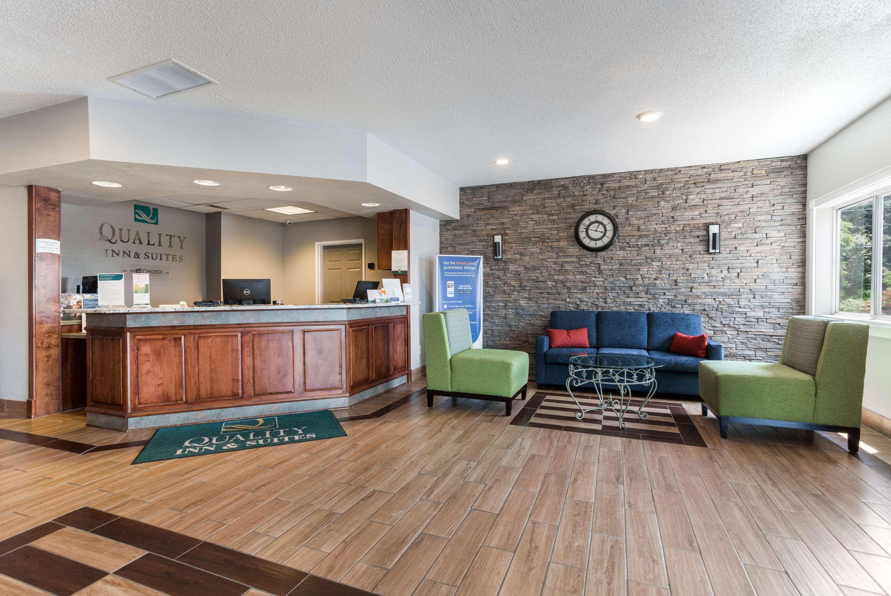 Quality Inn & Suites Ferdinand Exterior photo