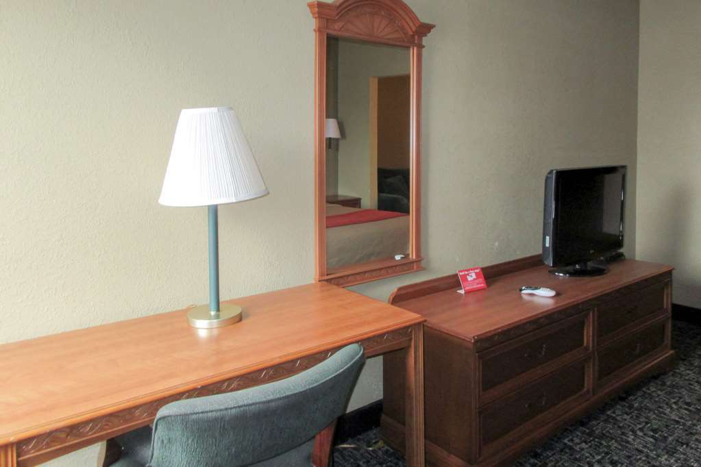 Quality Inn & Suites Ferdinand Room photo