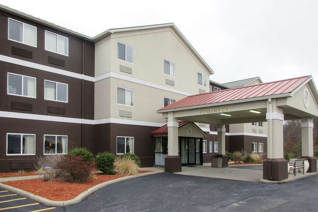 Quality Inn & Suites Ferdinand Exterior photo